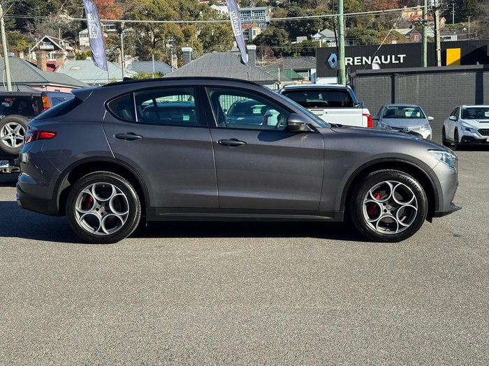 2019 Alfa Romeo Stelvio AWD Grey