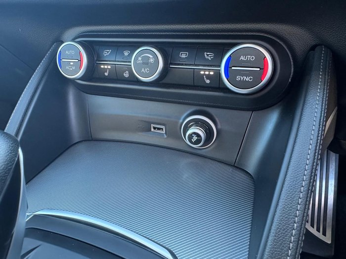 2019 Alfa Romeo Stelvio AWD Grey