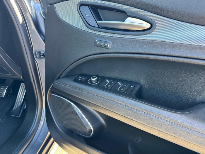 2019 Alfa Romeo Stelvio AWD Grey