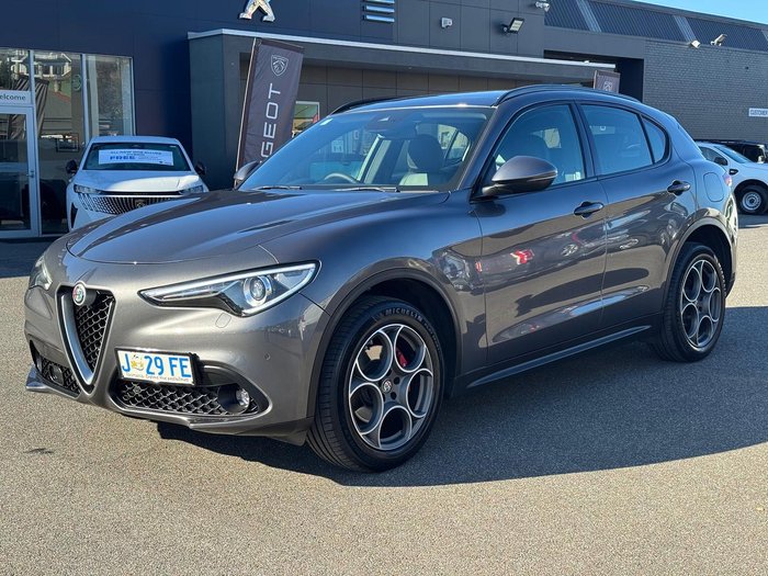 2019 Alfa Romeo Stelvio AWD Grey