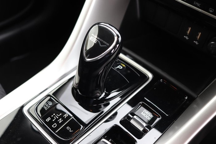 2024 Mitsubishi Eclipse Cross PHEV ES