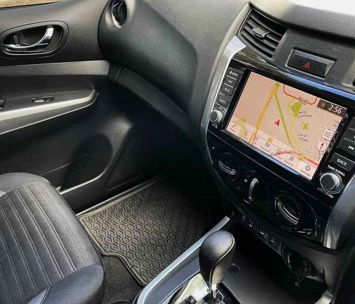2022 Nissan Navara ST