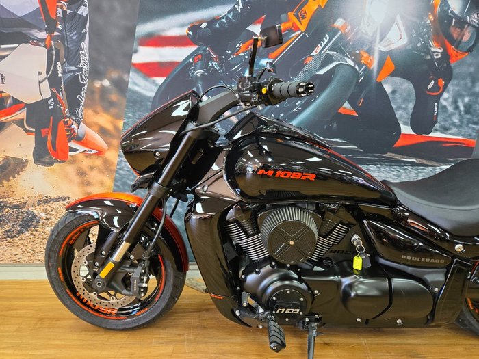 2018 Suzuki VZR 1800 BOULEVARD (M109R) Black