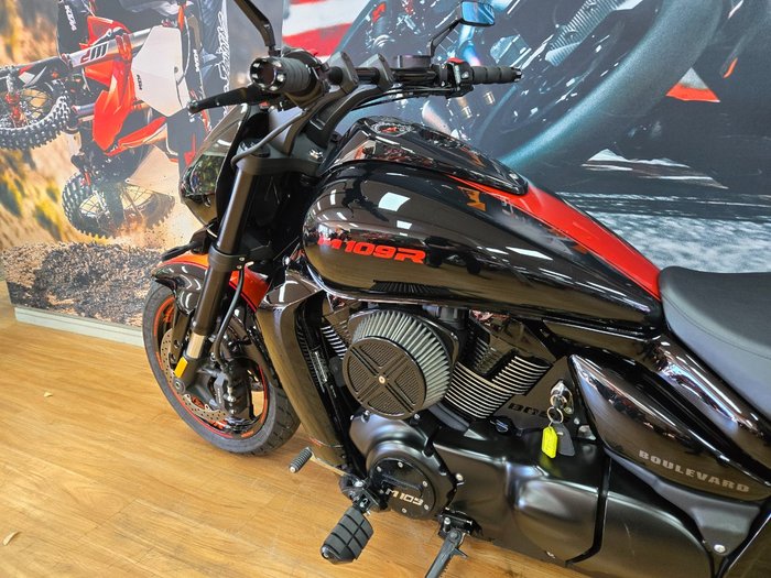 2018 Suzuki VZR 1800 BOULEVARD (M109R) Black