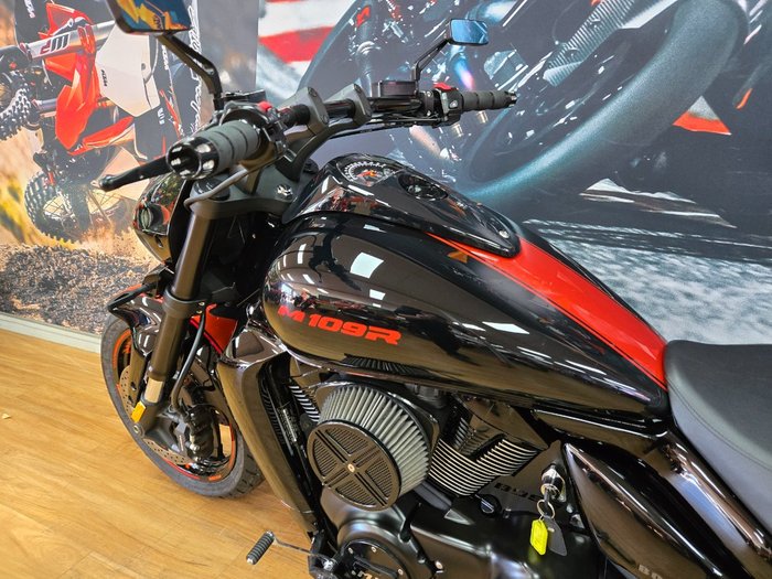 2018 Suzuki VZR 1800 BOULEVARD (M109R) Black