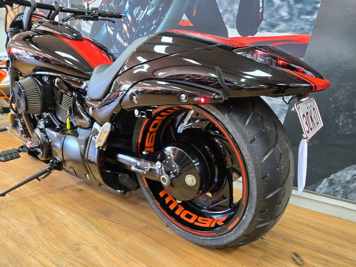 2018 Suzuki VZR 1800 BOULEVARD (M109R) Black