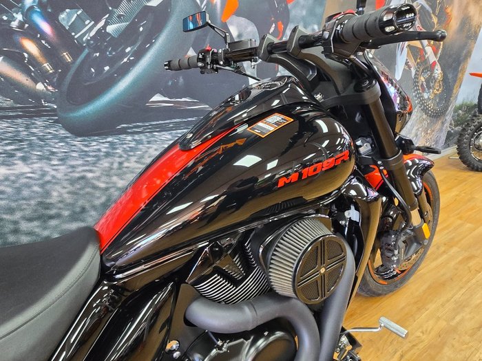 2018 Suzuki VZR 1800 BOULEVARD (M109R) Black