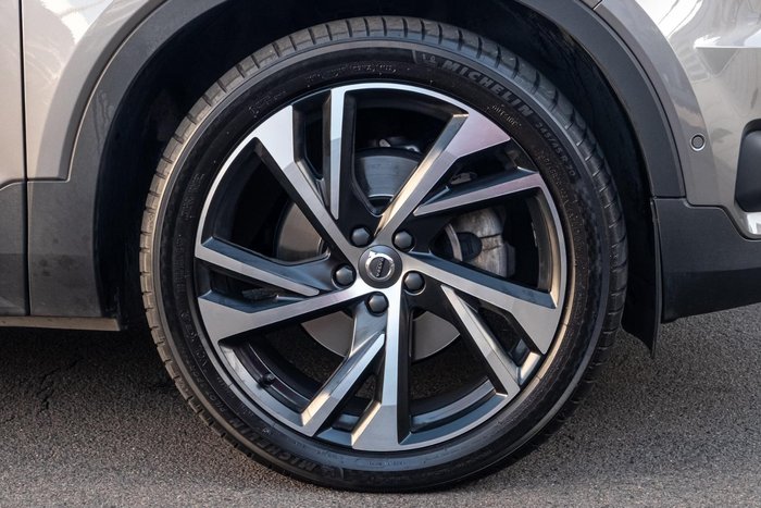 2022 Volvo XC40 T5 R-Design