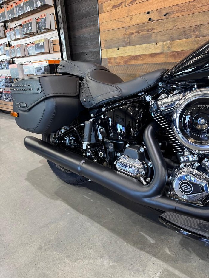 2025 Harley-Davidson Heritage Classic 117 (FLHC) Softail Black