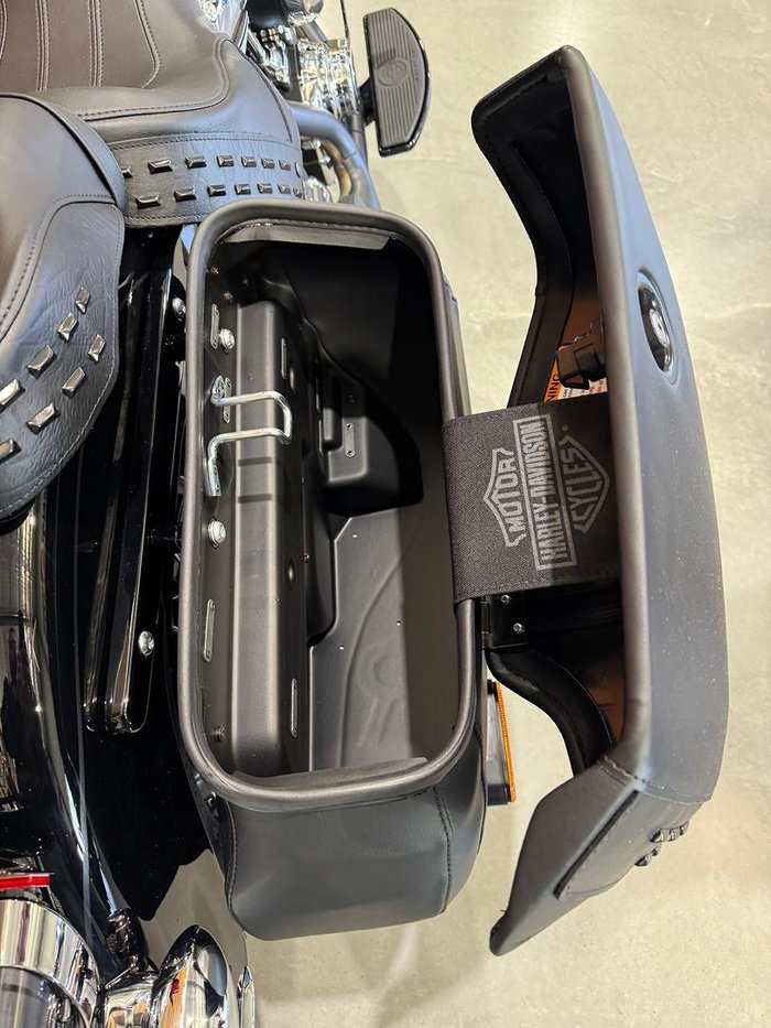 2025 Harley-Davidson Heritage Classic 117 (FLHC) Softail Black