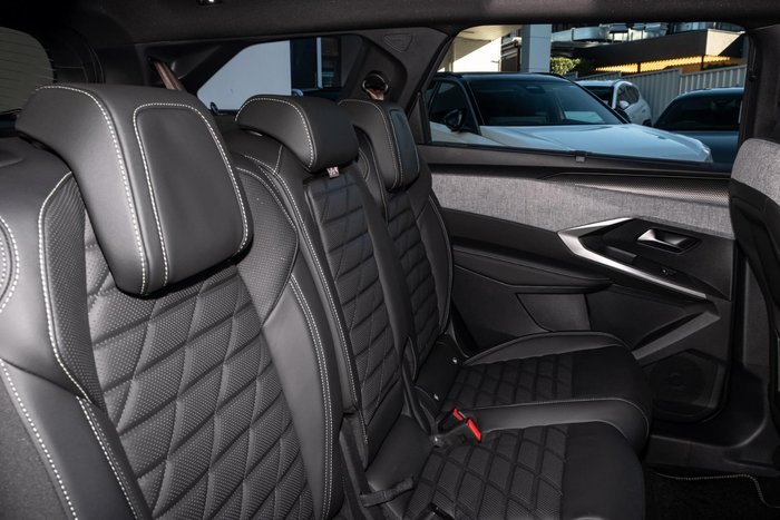 2025 Peugeot 5008 GT Premium Hybrid