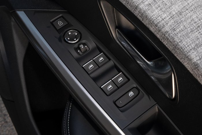 2025 Peugeot 5008 GT Premium Hybrid