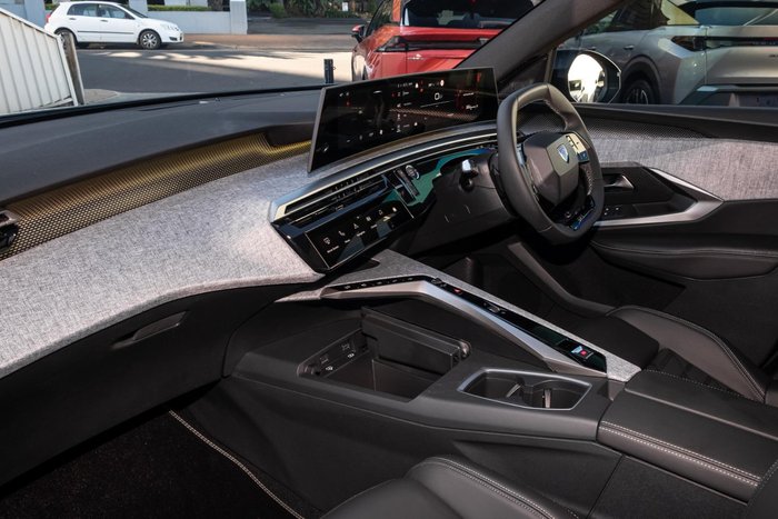 2025 Peugeot 5008 GT Premium Hybrid