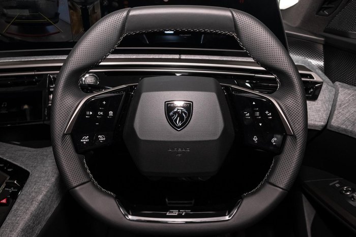 2025 Peugeot 5008 GT Premium Hybrid