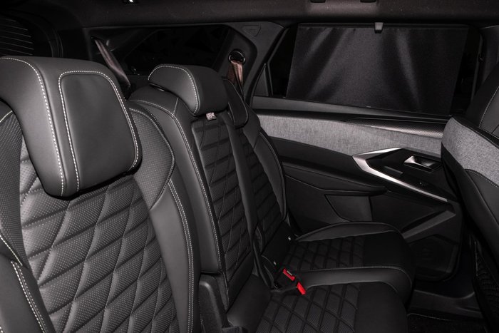 2025 Peugeot 5008 GT Premium Hybrid