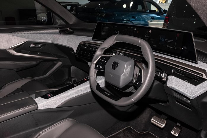 2025 Peugeot 5008 GT Premium Hybrid