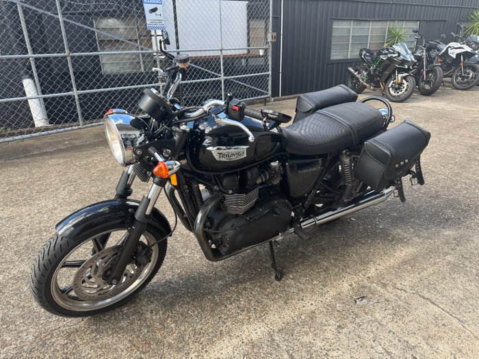 2016 Triumph BONNEVILLE Phantom Black