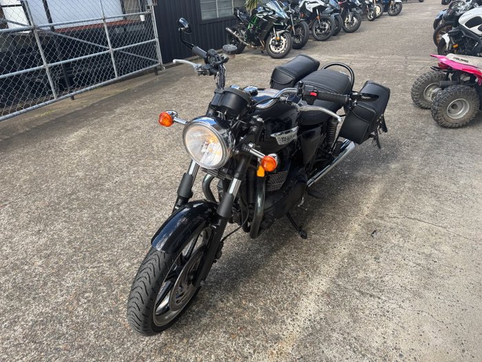 2016 Triumph BONNEVILLE Phantom Black
