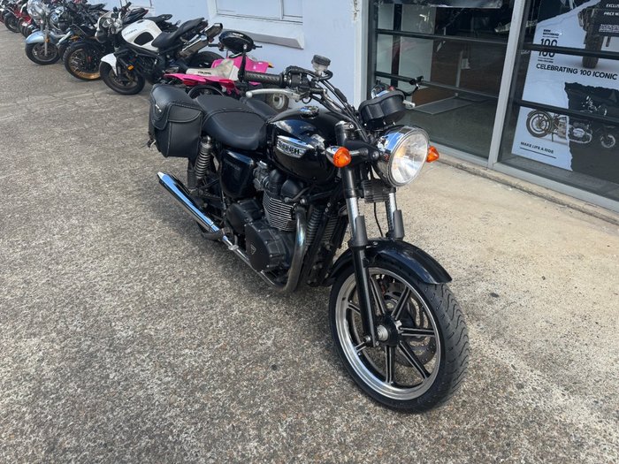 2016 Triumph BONNEVILLE Phantom Black