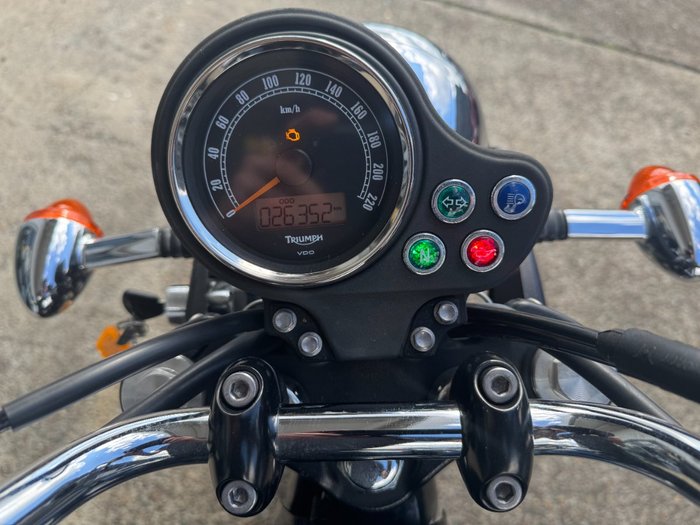 2016 Triumph BONNEVILLE Phantom Black