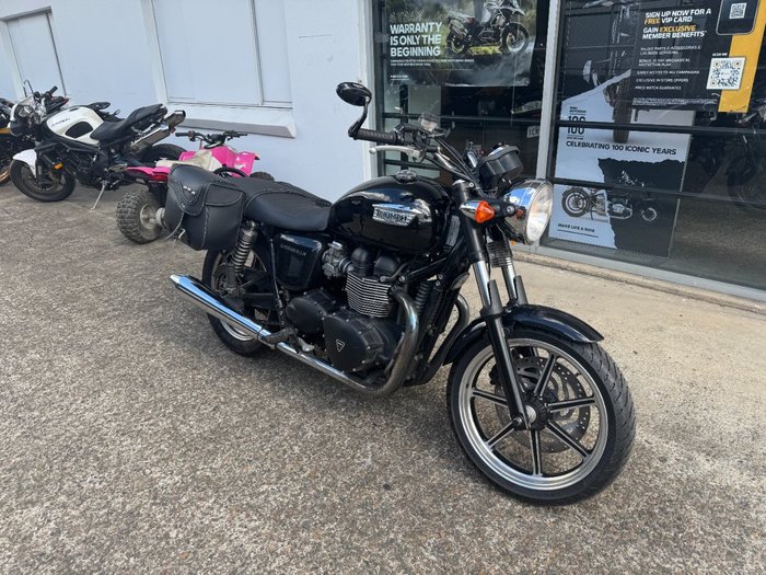 2016 Triumph BONNEVILLE Phantom Black