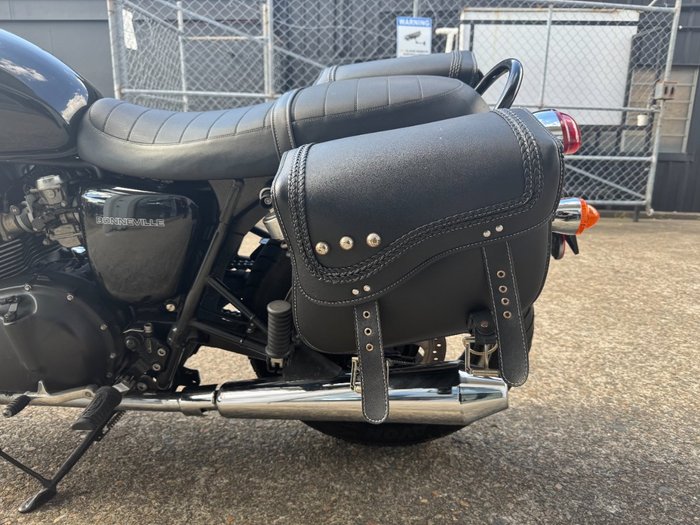 2016 Triumph BONNEVILLE Phantom Black