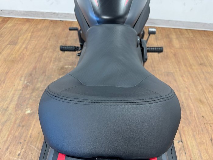 2023 Kawasaki VULCAN S Black/red