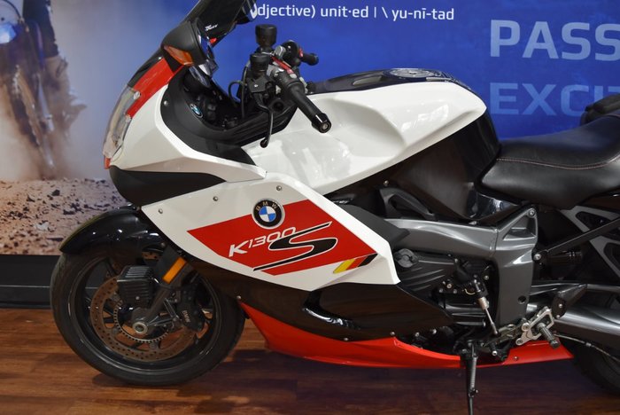 2014 BMW Motorrad K1300 S DRAGON RED/WHITE