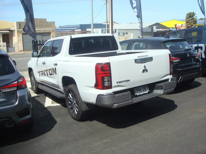 2024 Mitsubishi Triton GLS
