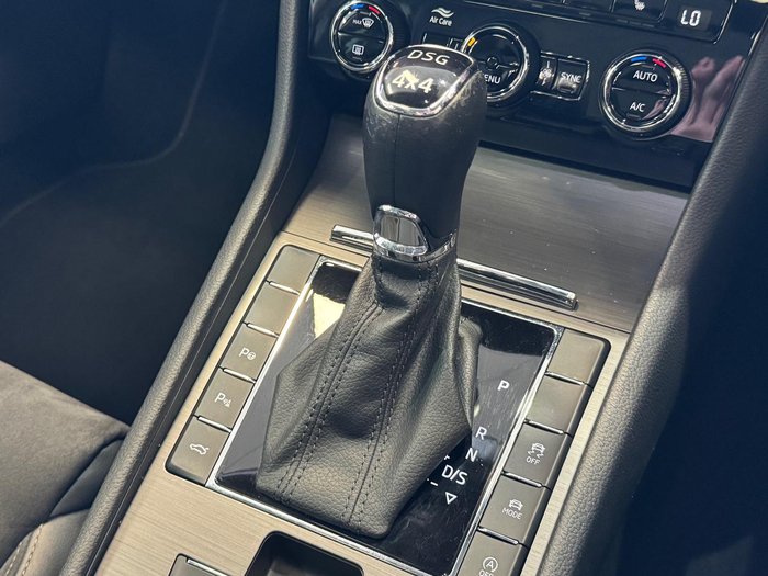 2020 SKODA Superb 200TSI Scout