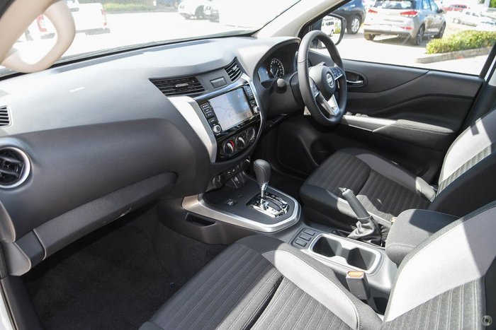 2022 Nissan Navara ST
