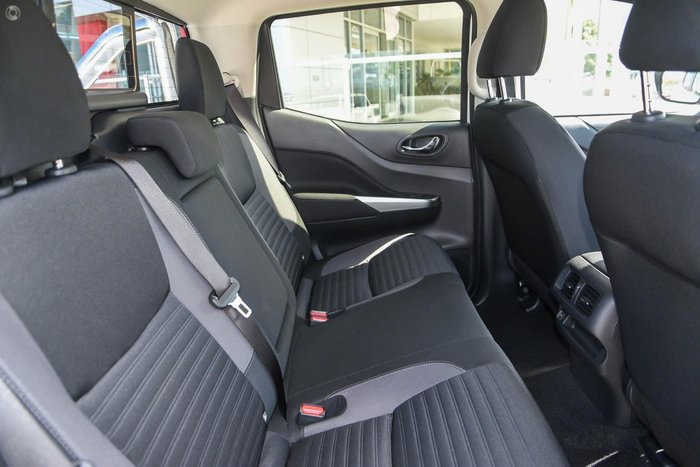 2022 Nissan Navara ST