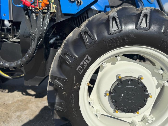 0 New Holland Tt4.90 4Wd Rops Tractor