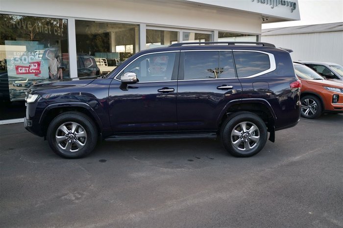2021 Toyota Landcruiser LC300 3.3L V6 DSL Sahara 7 Seats