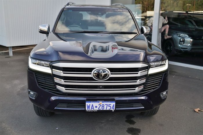 2021 Toyota Landcruiser LC300 3.3L V6 DSL Sahara 7 Seats