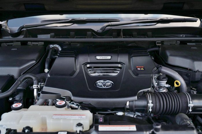 2021 Toyota Landcruiser LC300 3.3L V6 DSL Sahara 7 Seats