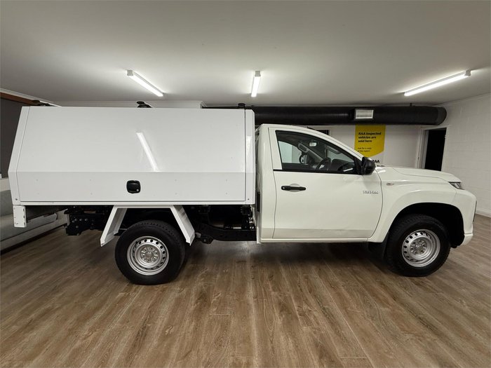 2022 Mitsubishi Triton GLX