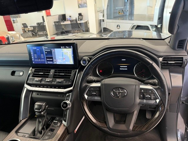 2022 Toyota LANDCRUISER LC300 3.3L V6 DSL Sahara 7 Seats