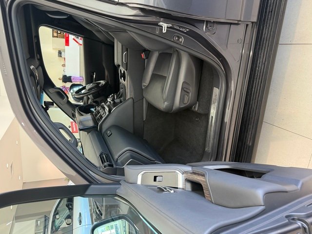 2022 Toyota LANDCRUISER LC300 3.3L V6 DSL Sahara 7 Seats