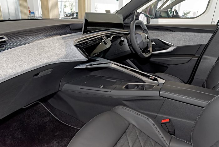 2025 Peugeot 5008 GT Premium Hybrid