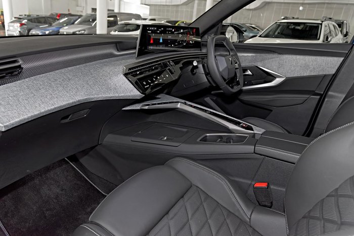 2025 Peugeot 5008 GT Premium Hybrid