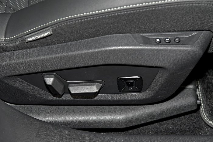 2025 Peugeot 5008 GT Premium Hybrid