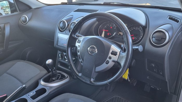 2013 Nissan Dualis ST