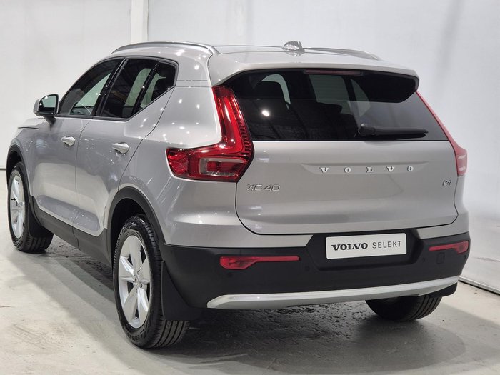 2022 Volvo XC40 Plus B4 MY23 Silver Dawn