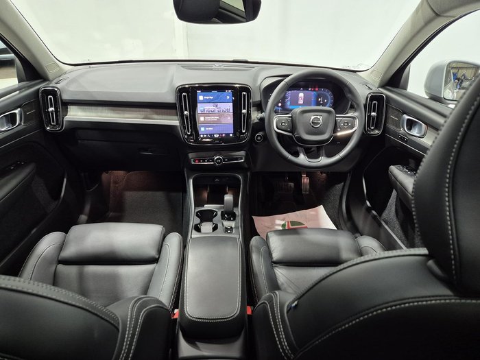 2022 Volvo XC40 Plus B4 MY23 Silver Dawn