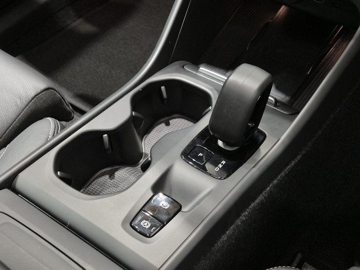 2022 Volvo XC40 Plus B4 MY23 Silver Dawn