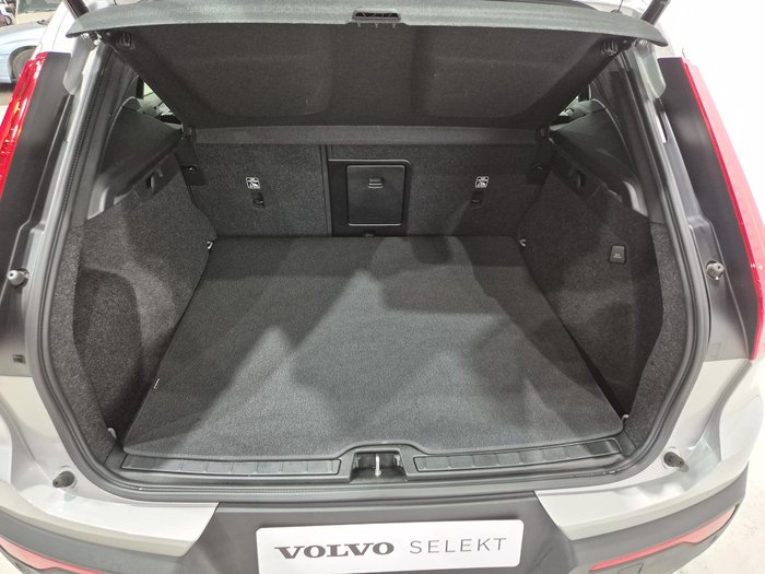 2022 Volvo XC40 Plus B4 MY23 Silver Dawn