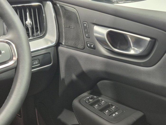2023 Volvo XC60 Plus B5 MY23 AWD Onyx Black