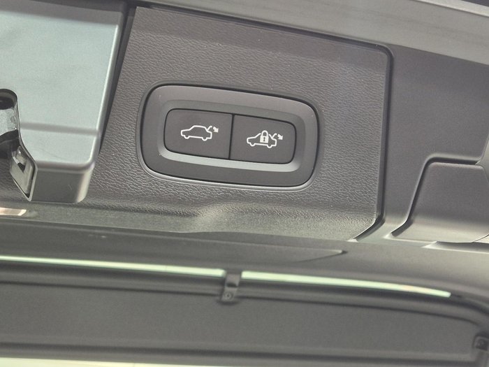 2023 Volvo XC60 Plus B5