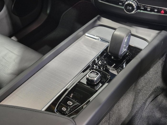 2023 Volvo XC60 Plus B5